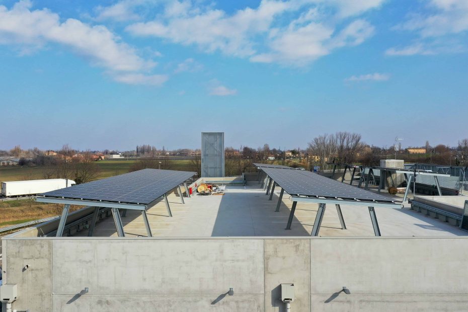 Pensiline fotovoltaiche: i vantaggi per le aziende