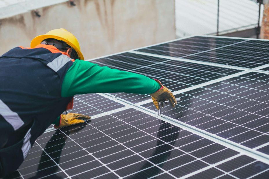 Il revamping fotovoltaico: ottimizzazione e vantaggi con le zavorre a inclinazione variabile